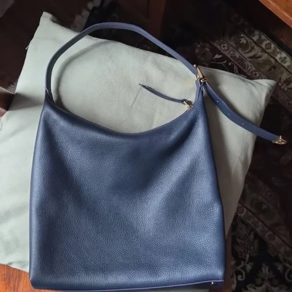 TREND HOBO LEATHER – Coccinelle Midnight Blue, Medium (Minimalist Italian - Picture 6 of 11